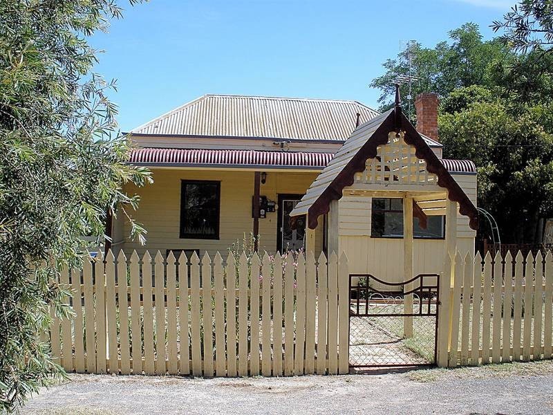 4 Emmett Street, Ouyen VIC 3490