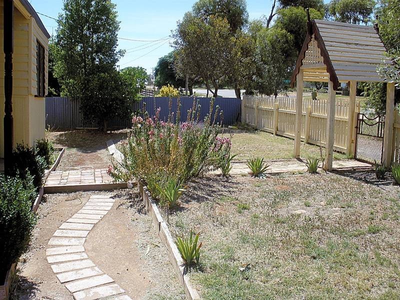 4 Emmett Street, Ouyen VIC 3490