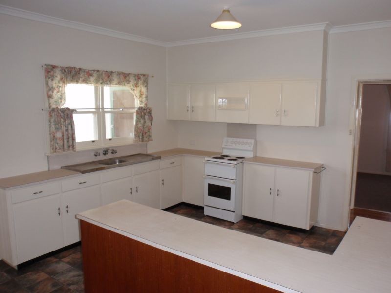 8 Barry Avenue, Mildura VIC 3500