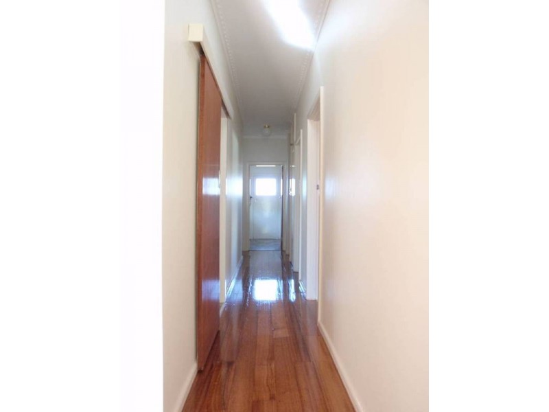 8 Barry Avenue, Mildura VIC 3500