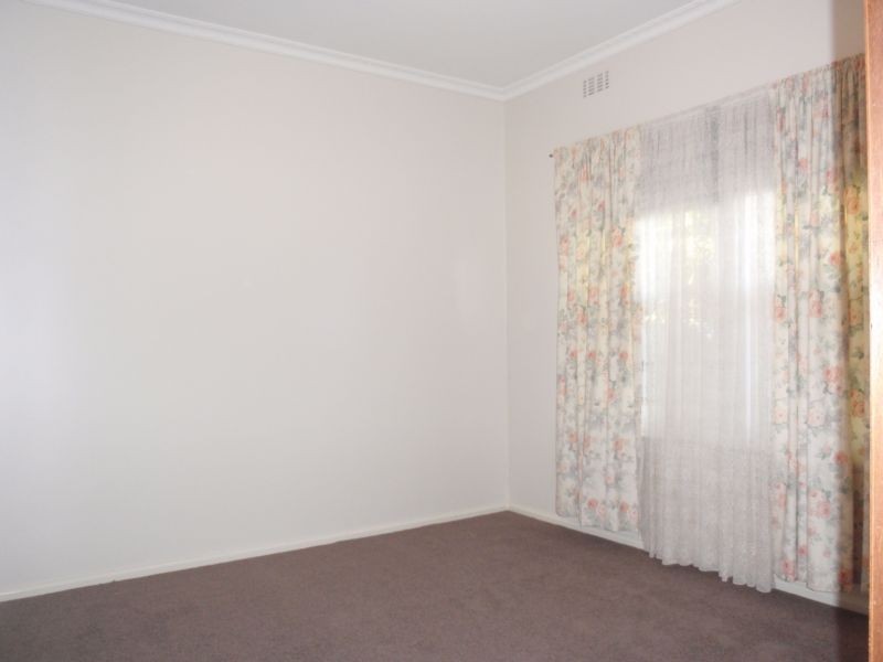 8 Barry Avenue, Mildura VIC 3500