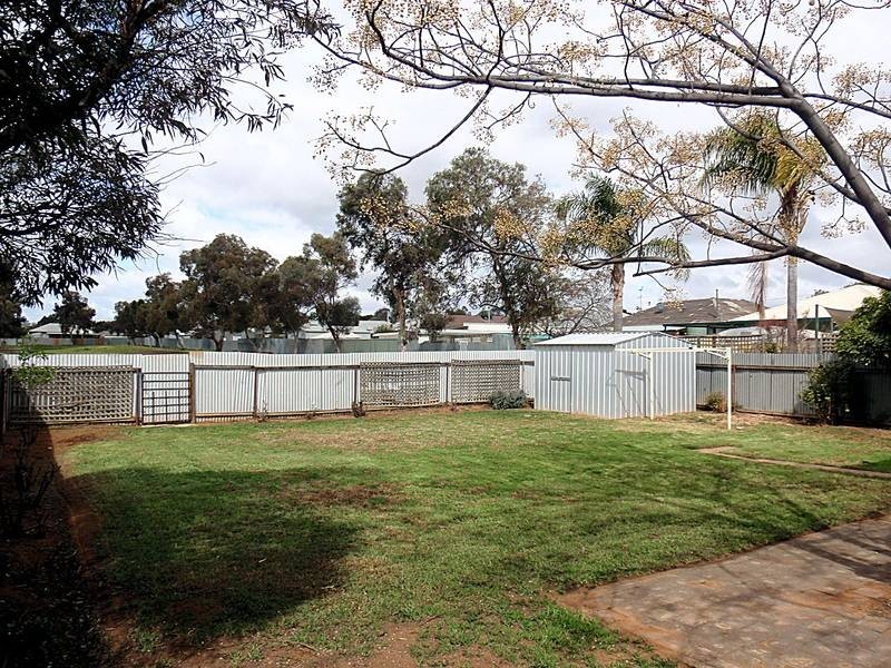 8 Barry Avenue, Mildura VIC 3500