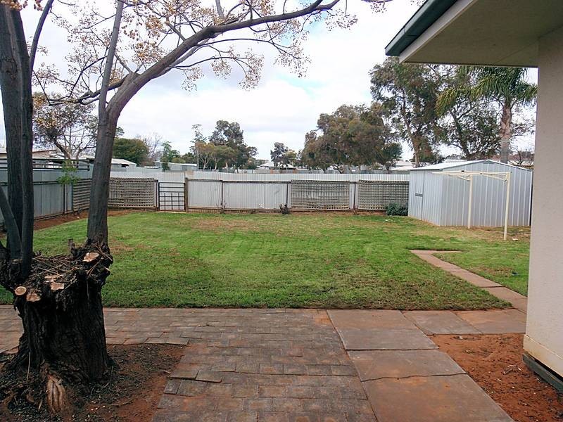 8 Barry Avenue, Mildura VIC 3500