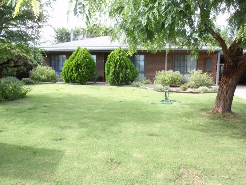 8 Chaffey Park Drive West, Merbein VIC 3505