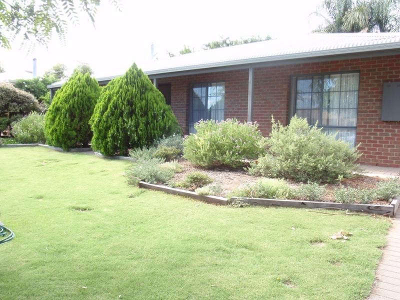 8 Chaffey Park Drive West, Merbein VIC 3505