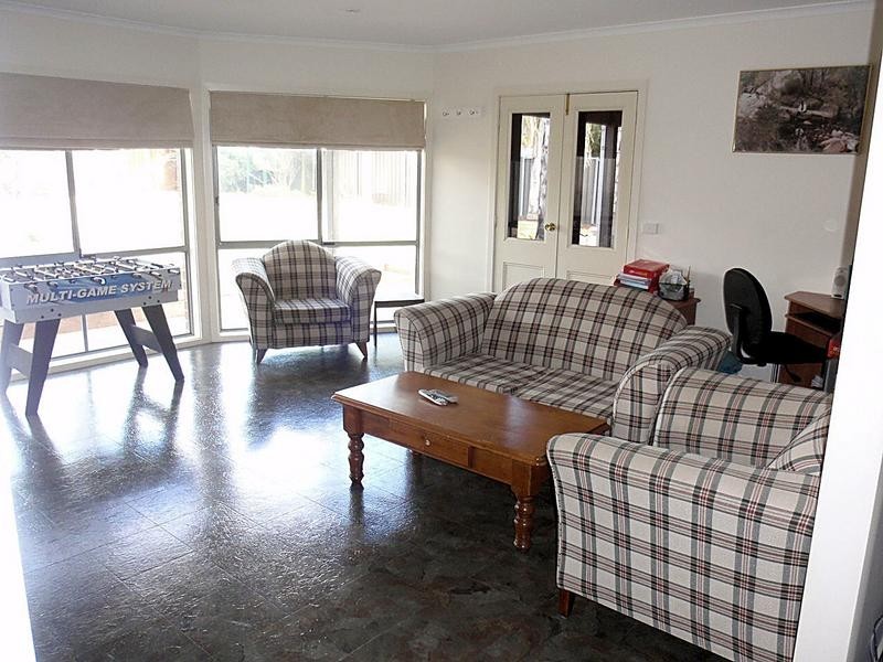 8 Chaffey Park Drive West, Merbein VIC 3505