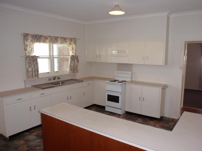 8 Barry Avenue, Mildura VIC 3500