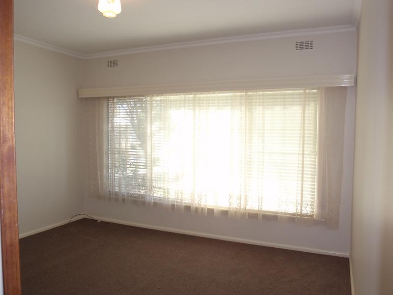 8 Barry Avenue, Mildura VIC 3500