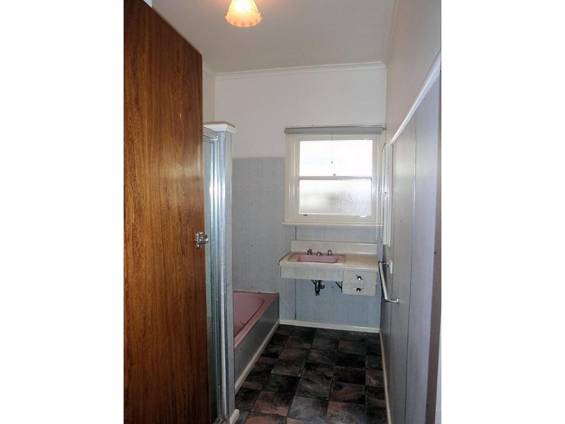 8 Barry Avenue, Mildura VIC 3500