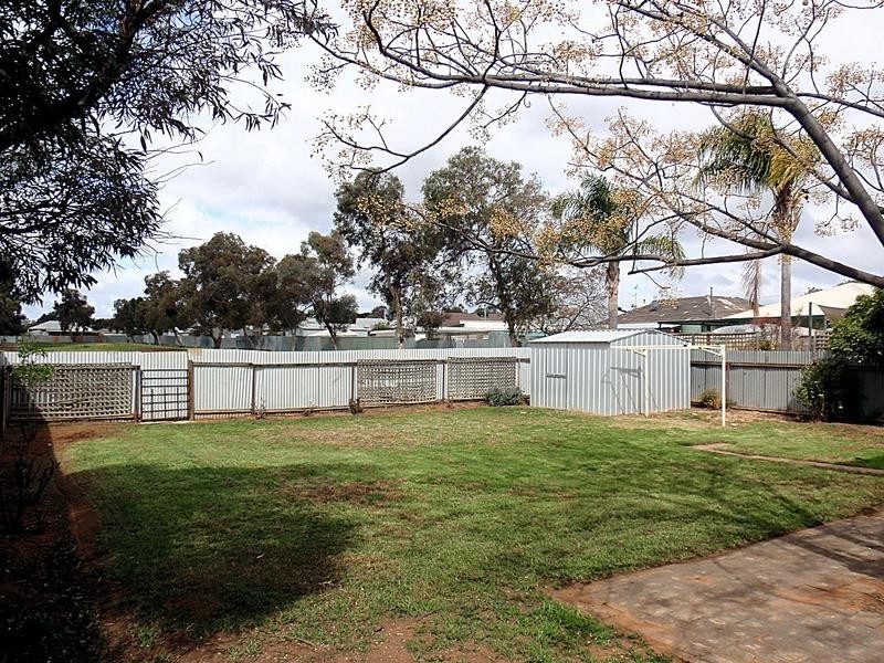 8 Barry Avenue, Mildura VIC 3500