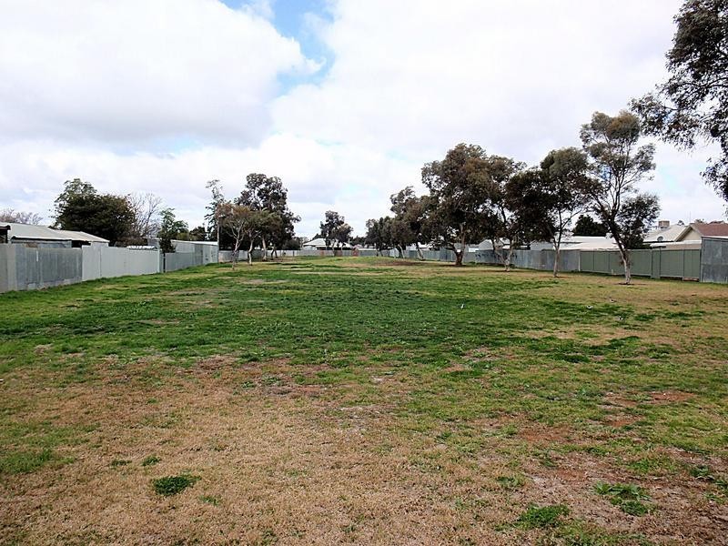 8 Barry Avenue, Mildura VIC 3500