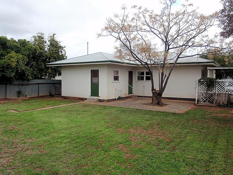 8 Barry Avenue, Mildura VIC 3500