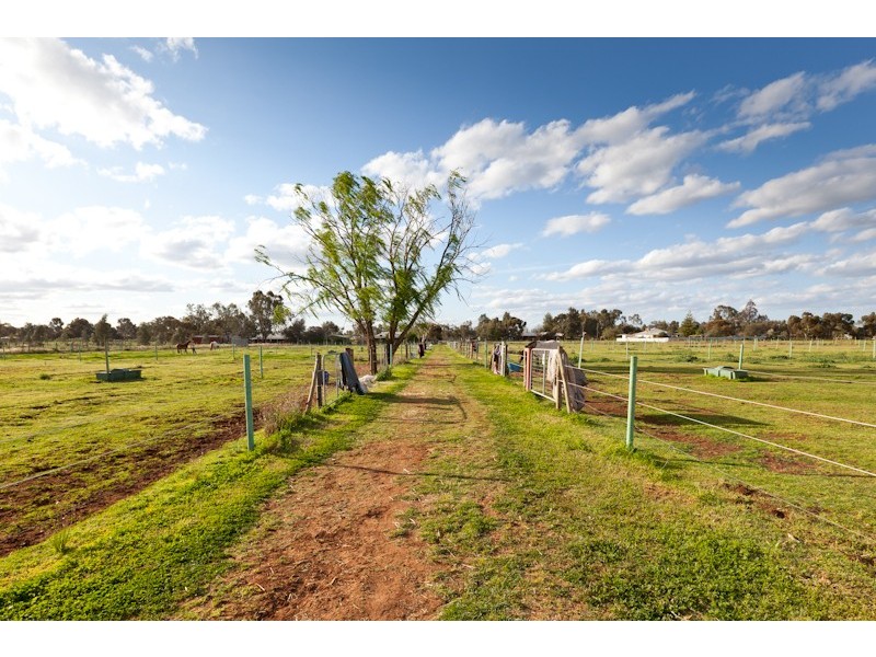 555 Cureton Avenue, Nichols Point VIC 3501