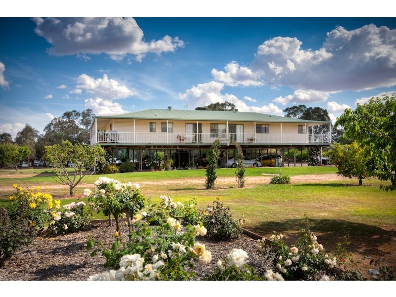 76 Sturt Highway, Buronga NSW 2739