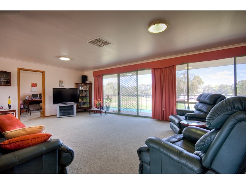 76 Sturt Highway, Buronga NSW 2739