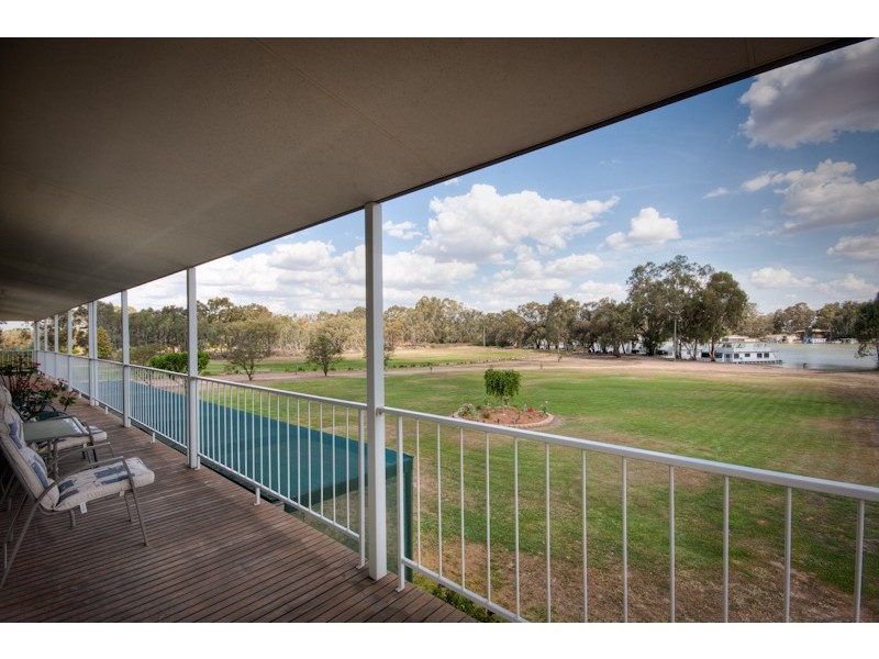 76 Sturt Highway, Buronga NSW 2739