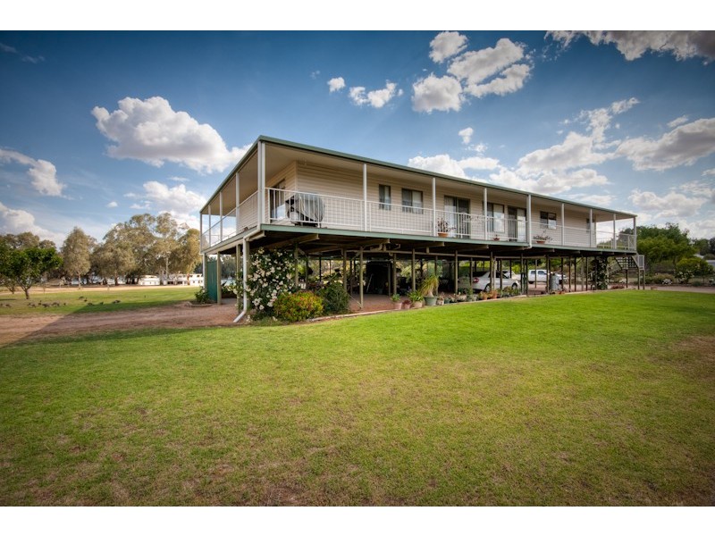 76 Sturt Highway, Buronga NSW 2739