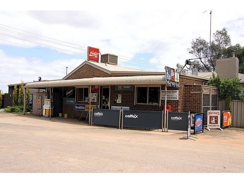 12 Happy Valley Road, Robinvale VIC 3549