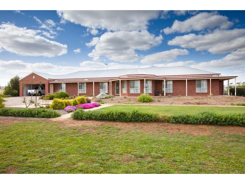 8 Forrester Court, Nichols Point VIC 3501