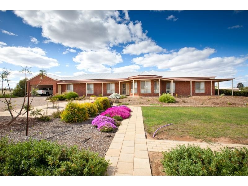 8 Forrester Court, Nichols Point VIC 3501