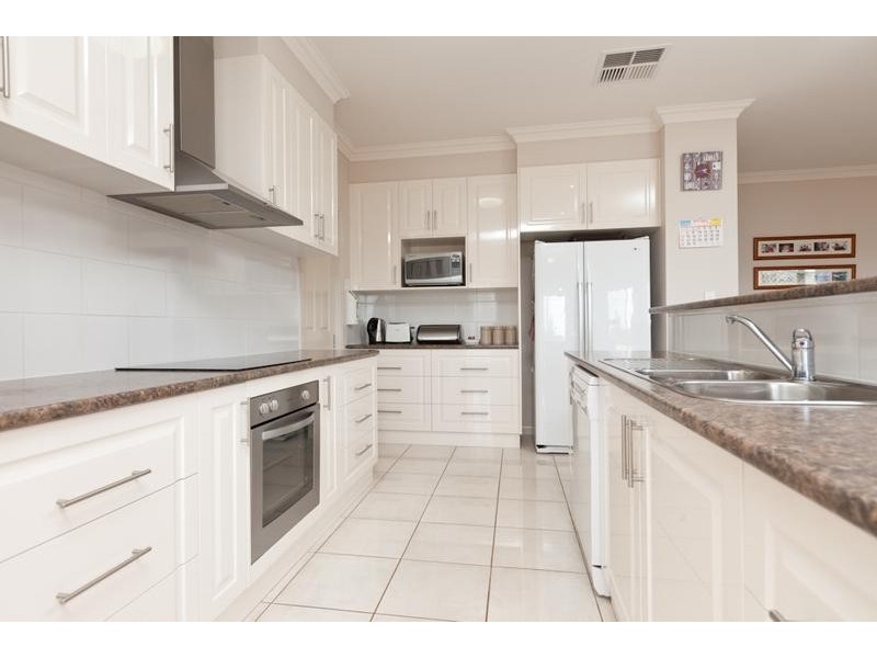 8 Forrester Court, Nichols Point VIC 3501