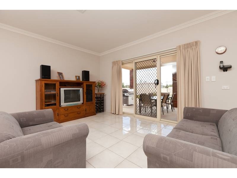 8 Forrester Court, Nichols Point VIC 3501