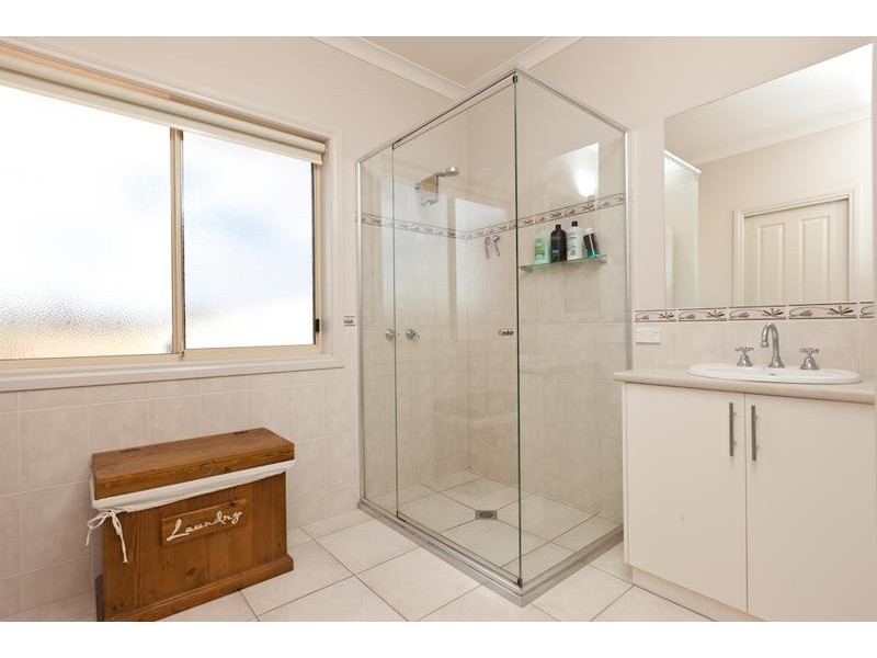 8 Forrester Court, Nichols Point VIC 3501