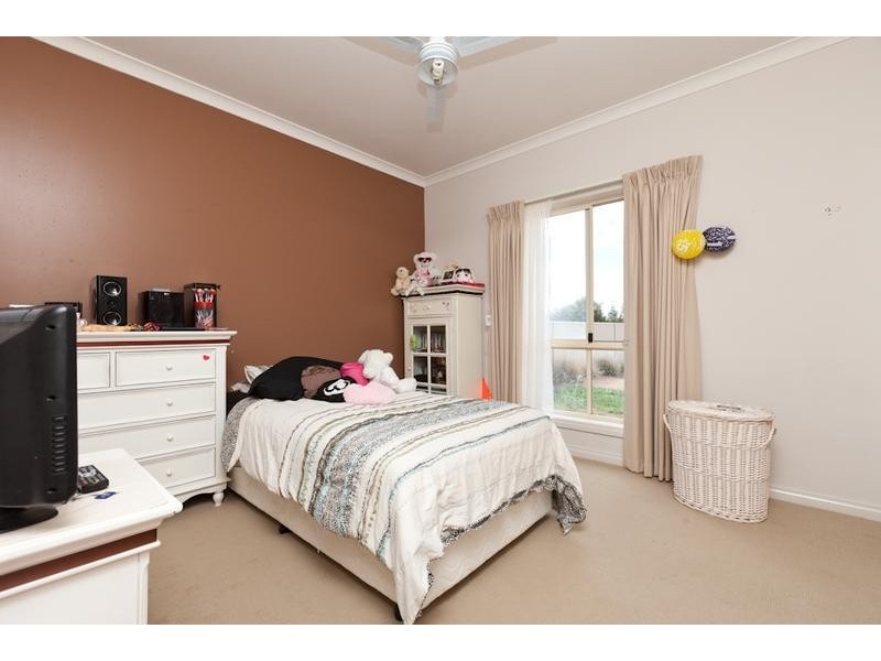 8 Forrester Court, Nichols Point VIC 3501