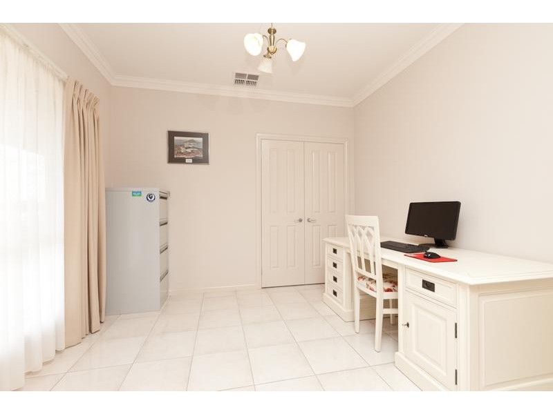 8 Forrester Court, Nichols Point VIC 3501