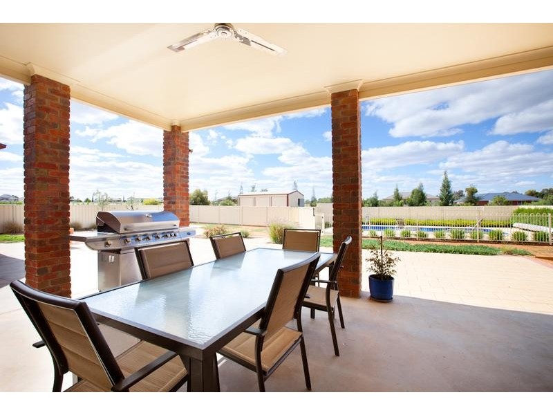 8 Forrester Court, Nichols Point VIC 3501