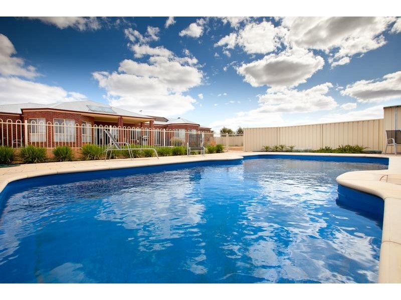 8 Forrester Court, Nichols Point VIC 3501