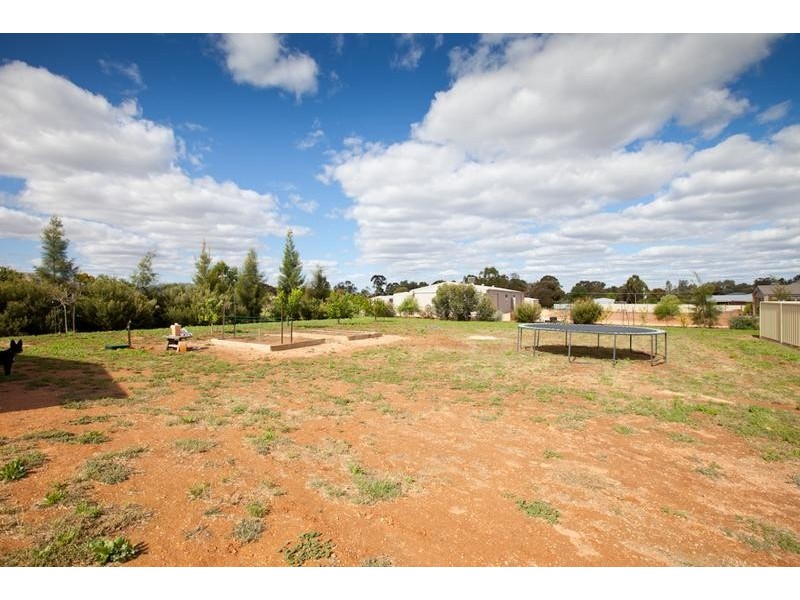 8 Forrester Court, Nichols Point VIC 3501