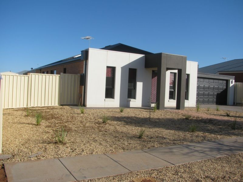 14 Summer Drive, Buronga NSW 2739