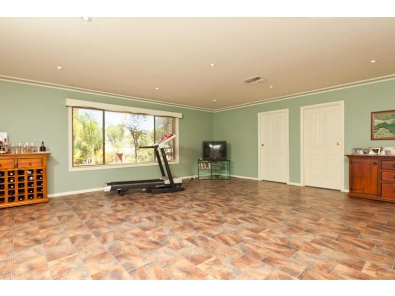 3350 Deakin Avenue, Mildura South VIC 3501