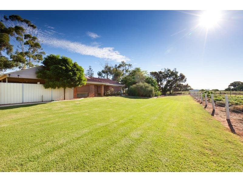 3350 Deakin Avenue, Mildura South VIC 3501