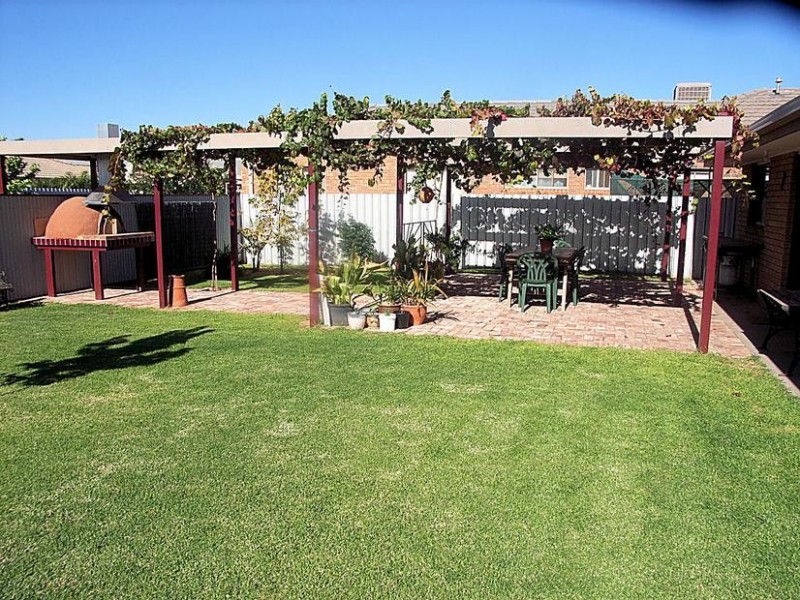 12 Le Pedeleure Avenue, Mildura VIC 3500