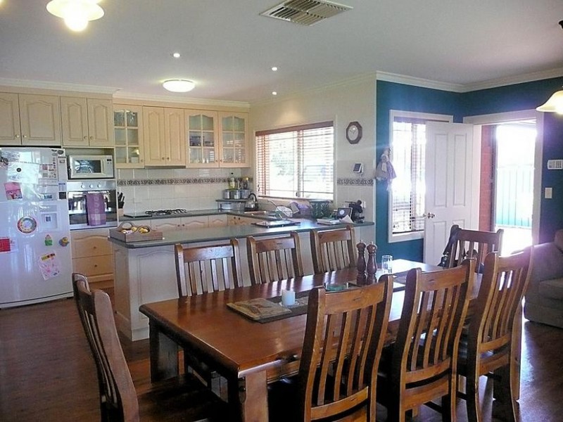 8 James Cook Drive, Mildura VIC 3500