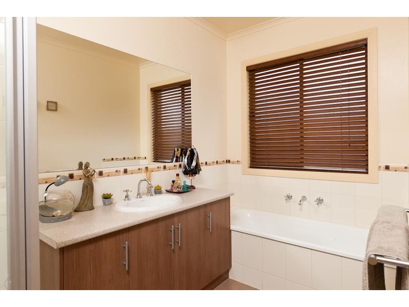 4 Reuben Lock Court, Mildura VIC 3500