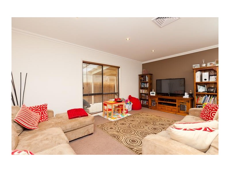 8B Dawn Avenue, Gol Gol NSW 2738