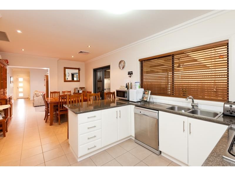 8B Dawn Avenue, Gol Gol NSW 2738