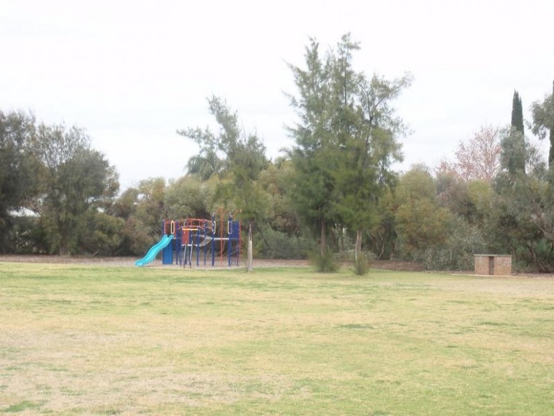 1 & 2/1 Meadow Grove, Mildura VIC 3500