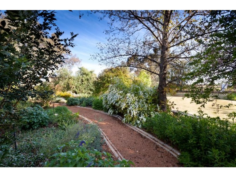 390 Karadoc Avenue, Nichols Point VIC 3501