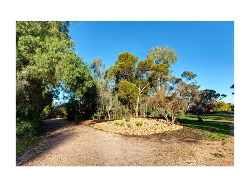 21 Cooke Street, Nichols Point VIC 3501