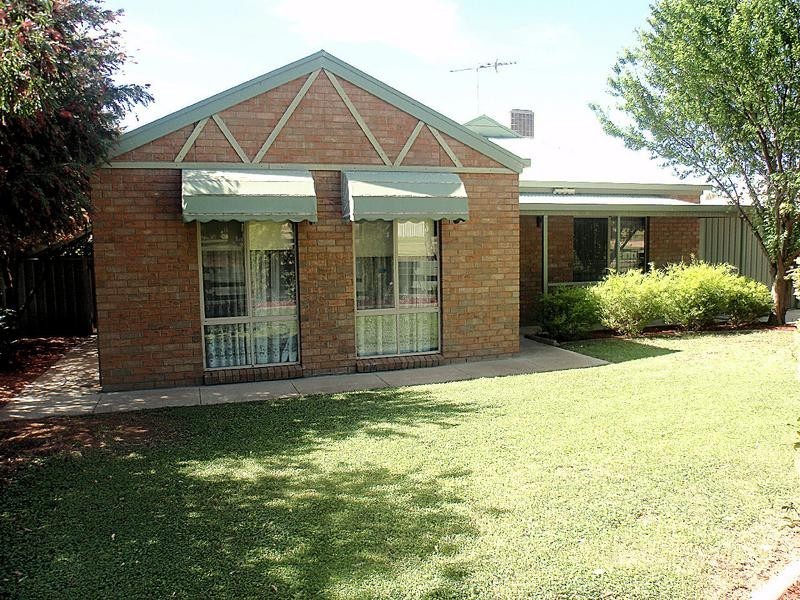 2/11 Chaffey Street, Merbein VIC 3505