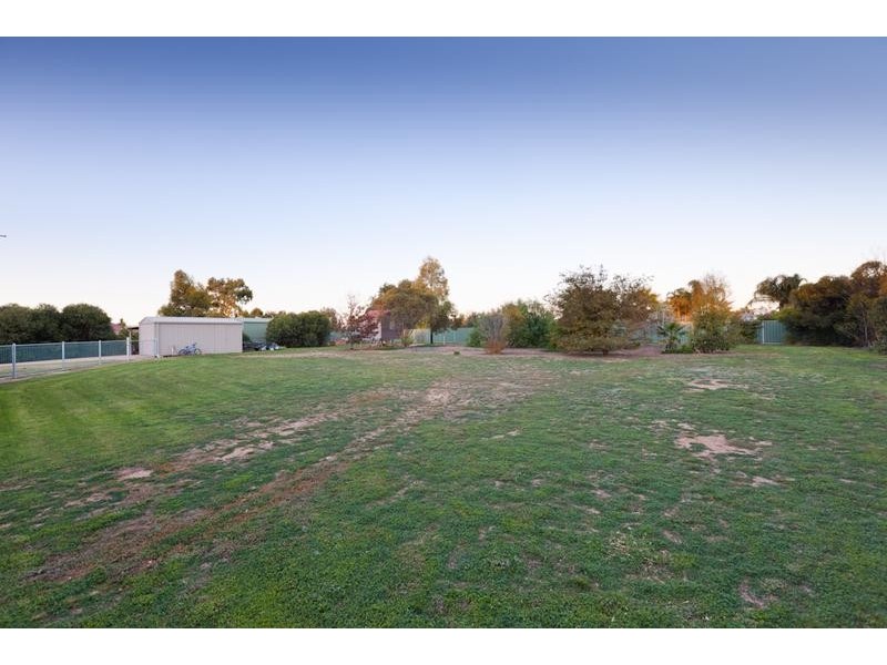 12 Regina Avenue, Cabarita VIC 3505