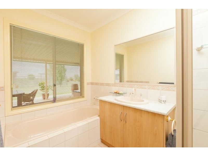 180 Ginquam Avenue, Irymple VIC 3498