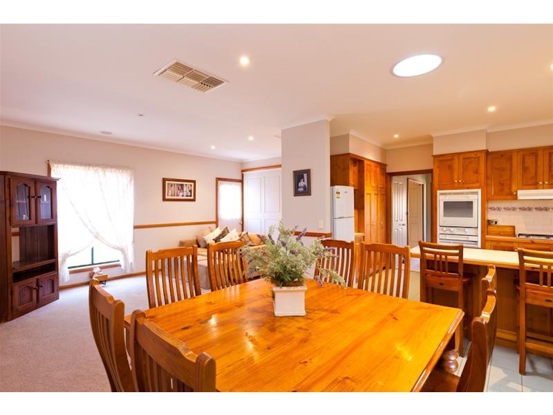 6 Carmela Court, Mildura VIC 3500