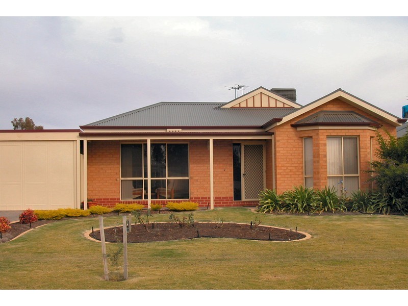 27 Canterbury Drive, Mildura VIC 3500