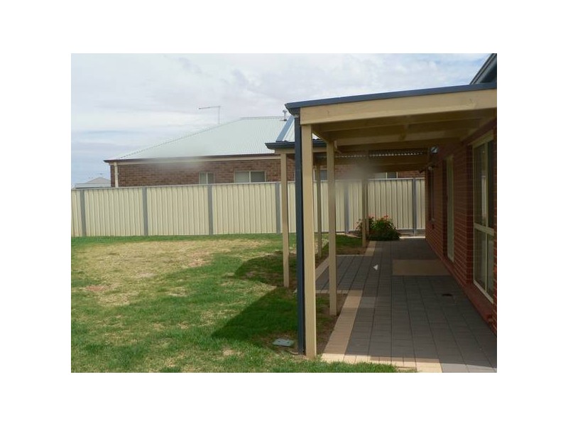 4 Suffolk Drive, Mildura VIC 3500
