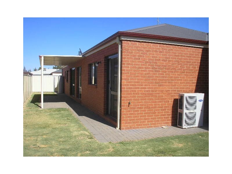 8 Bristol Way, Mildura VIC 3500